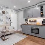 Апартаменты Romantic - Private Entrance! *