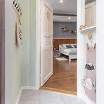 Romantic - Private Entrance! Апартаменты