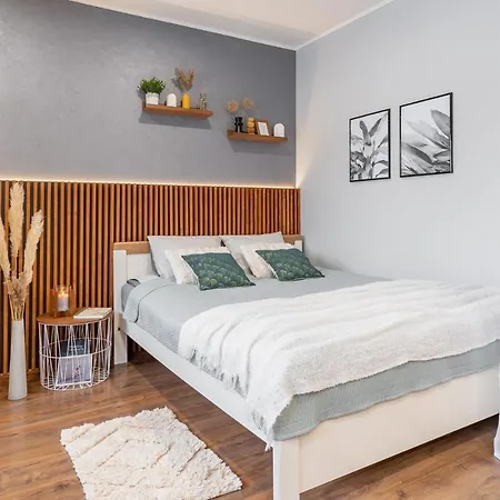 Romantic - Private Entrance! Apartment