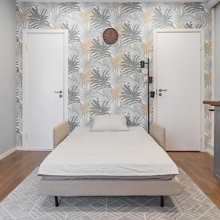 Romantic - Private Entrance! Pärnu