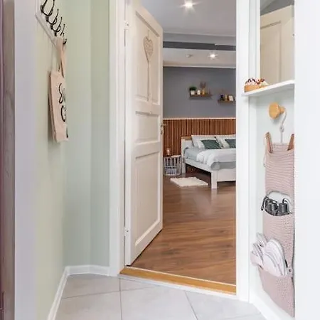 Romantic - Private Entrance! 아파트
