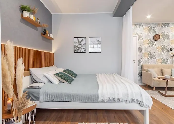 Romantic - Private Entrance! Apartment